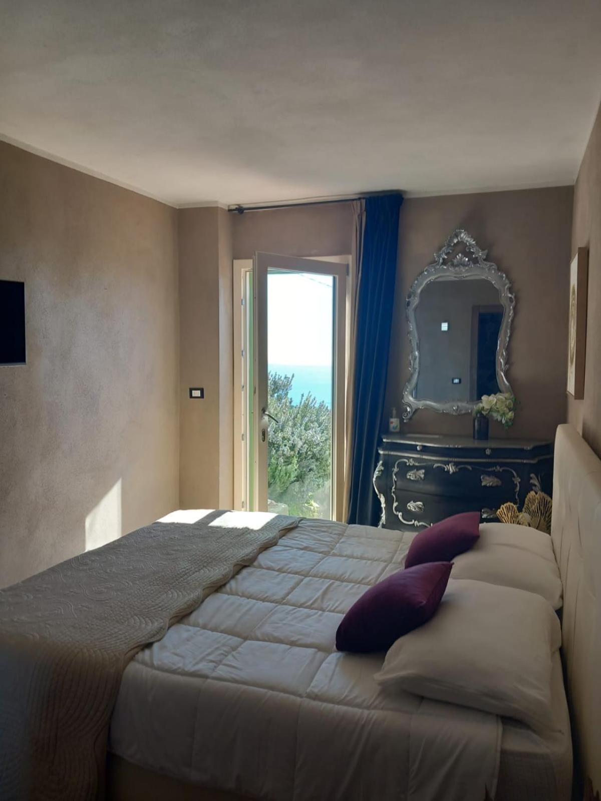 Dolci Risvegli Appartamento Vista Mare فنتيميليا الغرفة الصورة